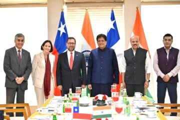 चिली गणराज्य के विदेश मंत्री महामहिम श्री फ्रांसिस्को पेरेज मैककेना आर्थिक और वाणिज्यिक सहयोग को मजबूत करने के लिए भारत में उच्चस्तरीय प्रतिनिधिमंडल का नेतृत्व कर रहे हैं