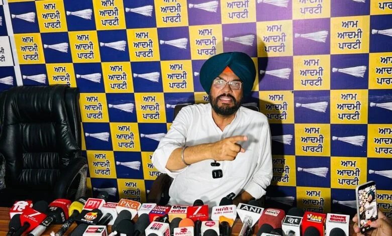 आप ने साइबर आतंकवाद के एक बड़े नेटवर्क का भंडाफोड़ करने के लिए पंजाब पुलिस की तारीफ की