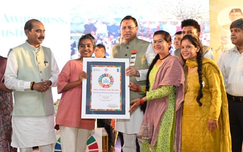 विजेताओं को किया गया सम्मानित, उत्तराखंड को श्रेष्ठ राज्य बनाने का दोहराया संकल्प