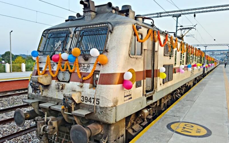 हिमाचल से सीधे कोलकाता का सफर, अंब अंदौरा से रवाना हुई सुपरफास्ट एक्सप्रेस