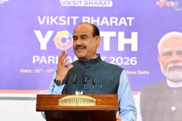 लोक सभा अध्यक्ष ने युवाओं से संविधान से प्रेरणा लेकर विकसित भारत के सपने को साकार करने का आह्वान किया