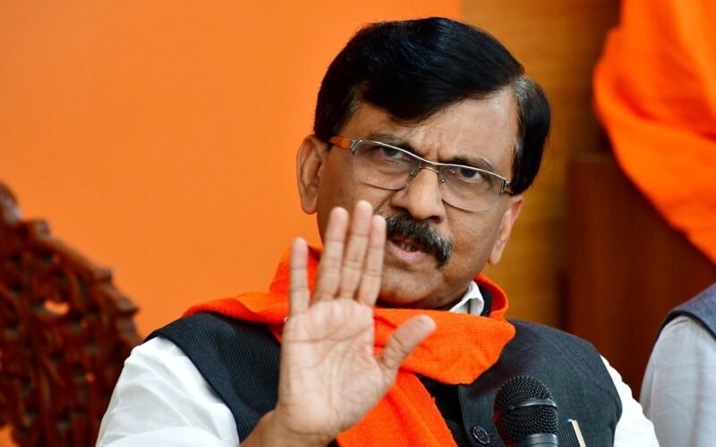 संजय राउत के सोशल मीडिया पोस्ट ने शिवसेना के राजनीतिक घमासान में घी डाला