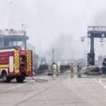 LPG टैंकर टोल प्लाजा से टकराकर आग की लपटों में, कौशांबी (UP) में सात घायल