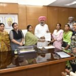 स्वास्थ्य विभाग को आशा वर्करों के लिए बीमा कवर सुनिश्चित करने के निर्देश