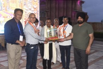 हरियाणा के 23 जिलों के 1100 श्रद्धालुओं ने हाथ में दीपक जलाकर की सोमनाथ की आराधना