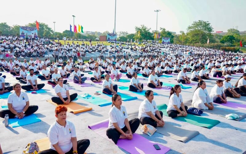उत्साहपूर्ण जनभागीदारी के साथ चंडीगढ़ में मनाया गया 12वां अंतरराष्ट्रीय योग दिवस