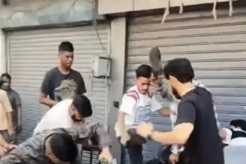जालंधर में चावला मोबाइल पॉइंट पर फायरिंग:दुकान के शीशे टूटे; 2 युवकों ने गोलियां चलाईं, एक को लोगों ने दबोचकर पिटाई की