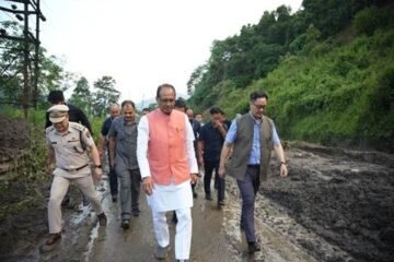 ईटानगर में लोगों की बात सुनकर बोले केंद्रीय मंत्री श्री शिवराज सिंह बोले “हर पीड़ित परिवार तक मदद पहुंचाकर ही चैन लेंगे”
