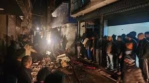 पूँछ (जम्‍मू-कश्मीर) बाजार में भयानक आग, दर्जन दुकानें जलकर राख