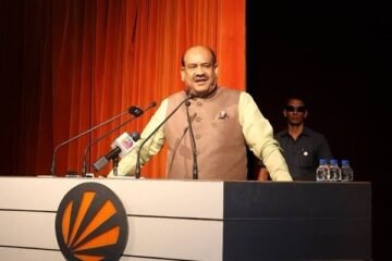 लोकसभा अध्यक्ष ने युवाओं से विकसित भारत के सपने को साकार करने के लिए संविधान से प्रेरणा लेने की अपील की