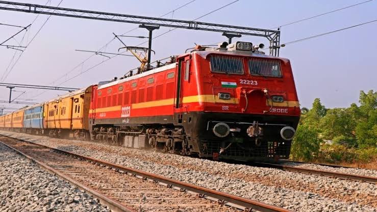 भारतीय रेल ने सुरक्षा और परिचालन दक्षता बढ़ाने के लिए पूर्वी तट रेलवे के 631 रूट किलोमीटर पर 270 करोड़ रुपये की लागत से कवच लगाने को मंजूरी दी