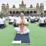प्रधानमंत्री ने योग के वैश्विक प्रसार और उसकी चिरस्थायी विरासत पर एक लेख साझा किया