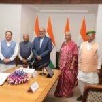 राज्य सभा के सभापति श्री सीपी राधाकृष्णन ने आज राज्यसभा के नवनिर्वाचित और पुनर्निर्वाचित सदस्यों को शपथ दिलाई