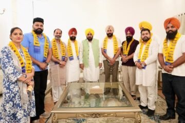 पातड़ां में AAP की बड़ी सेंध, पूर्व विधायक वनिंदर कौर लूंबा समेत कई नेता हुए शामिल