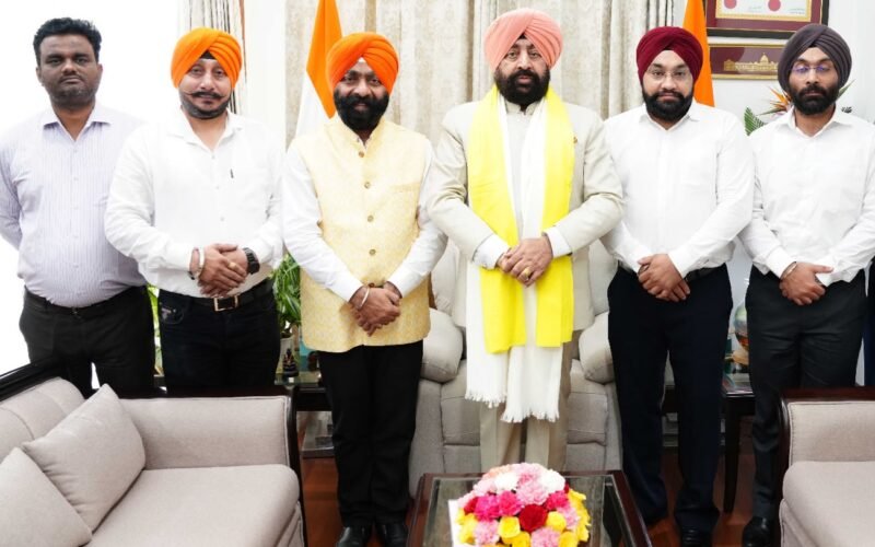 उत्तर प्रदेश सिख गुरुद्वारा कोऑर्डिनेशन कमेटी ने उत्तराखंड के राज्यपाल से मुलाकात कर गुरुद्वारा ज्ञान गोडड़ी साहिब को सौंपने की मांग की