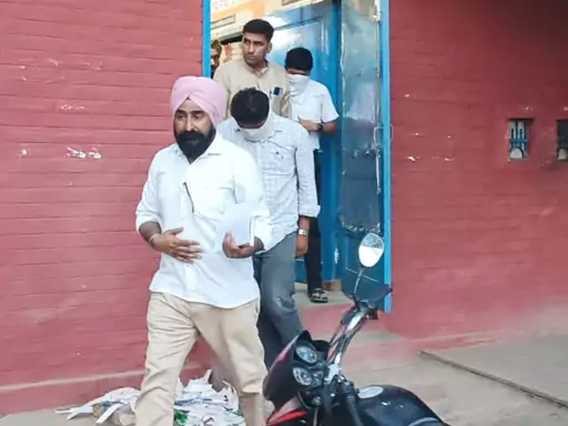 कैथल में UHBVN क्लर्क रिश्वत लेते गिरफ्तार, सोलर सब्सिडी फाइल पास कराने के बदले मांगी थी रकम
