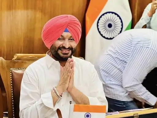 केंद्रीय मंत्री रवनीत सिंह बिट्टू ने पंजाब विधानसभा चुनाव लड़ने के लिए मंत्री पद से दिया इस्तीफा, BJP की रणनीति पर बढ़ीं चर्चाएं