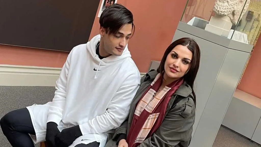 ‘मेरे सफर पर सवाल न उठाएं’: आसिम रियाज की ‘फेम डिगर’ टिप्पणी पर हिमांशी खुराना का जवाब