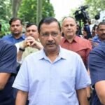 PM आवास की ओर बढ़ रहे केजरीवाल को पुलिस ने रोका, E20 पेट्रोल के खिलाफ AAP का प्रदर्शन