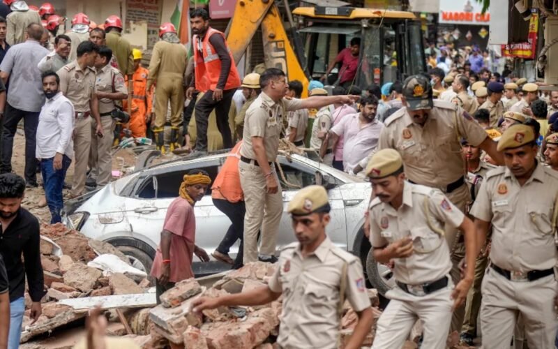दिल्ली एमसीडी सर्वेक्षण: 30.7 लाख इमारतों के निरीक्षण के बावजूद केवल 62 को ही ‘खतरनाक’ घोषित किया