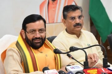 काले कपड़ों पर सियासत को लेकर CM सैनी का विपक्ष पर हमला, बोले- जनता नहीं भूली काले कारनामे