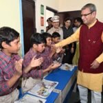 दोनों स्कूलों में विद्यार्थियों की सुविधाओं के लिए 10-10 लाख रुपये देने की घोषणा