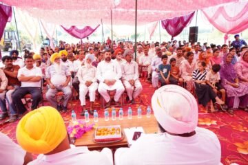 कांग्रेस सरपंच समेत दर्जनों परिवार आम आदमी पार्टी में शामिल, संगठन को मिली मजबूती