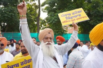 चुनाव से पहले ED छापों पर AAP का प्रदर्शन, कार्यकर्ताओं ने घेरा जांच दल और केंद्र के खिलाफ की नारेबाजी