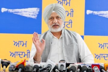 बलतेज पन्नू का सुखबीर बादल पर निशाना, बोले- सिख संस्थाओं की साख को नुकसान पहुंचाने वालों को जवाब देना चाहिए