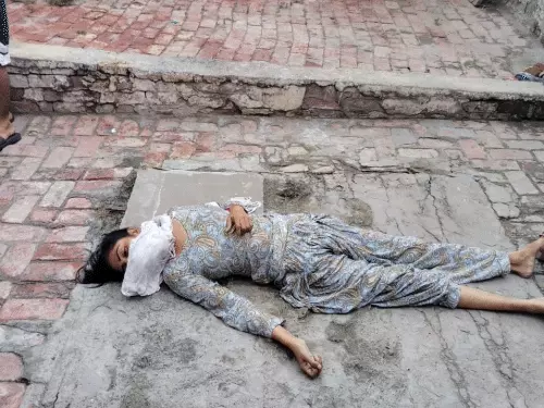 थाने जाकर बेटा बोला- मां को मार दिया, देख लो: रोहतक में छाती पर बैठकर चुन्नी से गला घोंटा; 3 बच्चे और सास-ससुर से अलग रहती थी