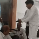 सोनीपत में XEN-SDO नहीं मिले तो कुर्सी की उतारी आरती, थाली में सड़क के टुकड़े रखकर जताया विरोध