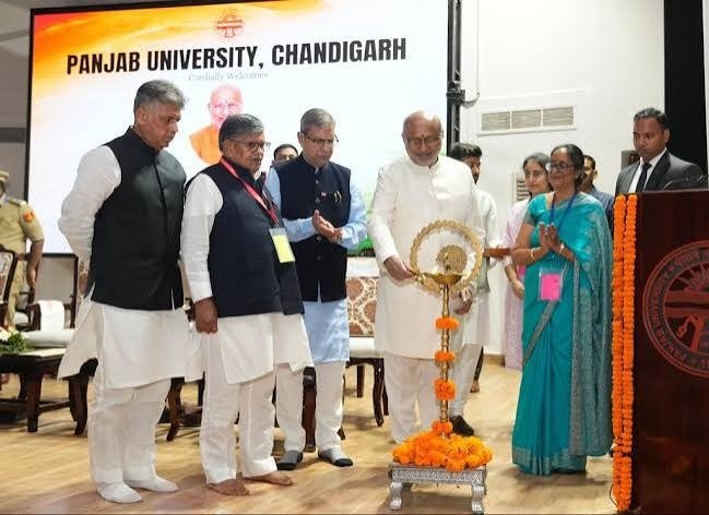 उपराष्ट्रपति ने पंजाब विश्वविद्यालय, चंडीगढ़ में उन्नत इंस्ट्रूमेंटेशन सुविधा और प्रौद्योगिकी नवाचार मंच का उद्घाटन किया