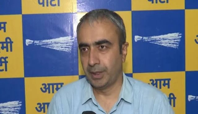 राघव चड्ढा को बैकडोर से दिल्ली का वोटर बनाने का आरोप, अनुराग ढांडा का चुनाव आयोग पर हमला