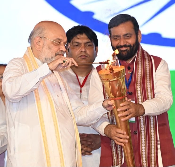 युवा भागीदारी के आह्वान संग सिग्नेचर टावर पर यात्रा की मशाल