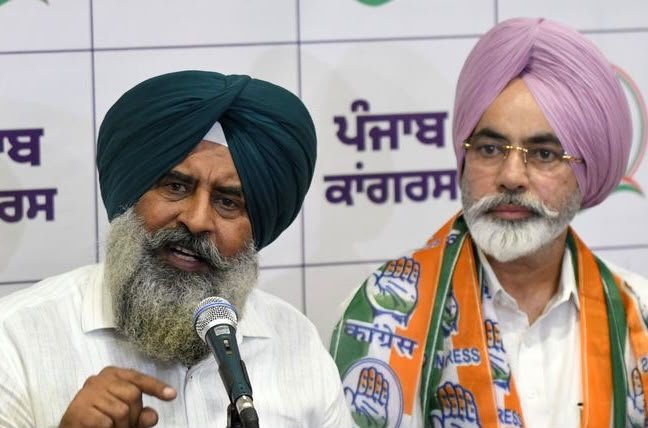 पंजाब की सियासत में हलचल, पूर्व CM के OSD मनजीत सिंह सिद्धू कांग्रेस में शामिल