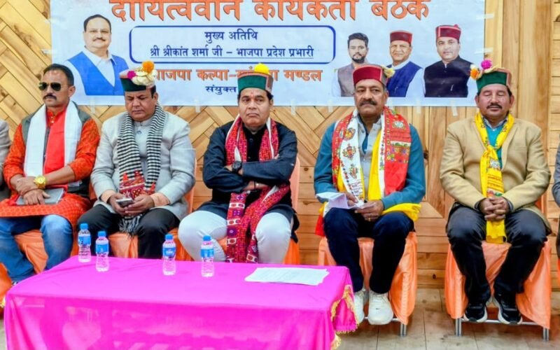 ‘सूटकेस और ब्रीफकेस सरकार’ के आरोप से हिमाचल की सियासत गरमाई, श्रीकांत शर्मा ने कांग्रेस को घेरा