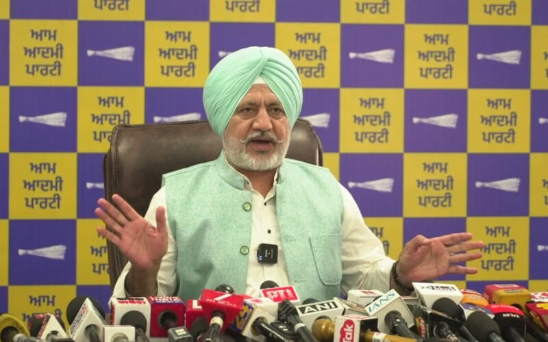 राजा वड़िंग के बयान पर बलतेज पन्नू का हमला, बोले- कांग्रेस सत्ता में आई तो बंद करेगी मुफ्त सुविधाएं