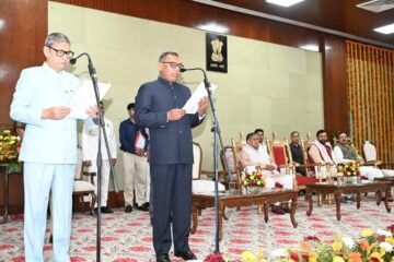 हरियाणा के राज्यपाल ने सतीश कुमार को हरियाणा लोक सेवा आयोग के अध्यक्ष पद की दिलाई शपथ