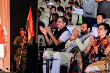 सुपवा के विद्यार्थियों ने रंगमंच पर जीवंत की प्रधानमंत्री के जीवन संघर्ष और राष्ट्र सेवा की कहानी