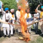 मानसा में झोटा हत्याकांड को लेकर पंजाबभर में प्रदर्शन, AAP के चुनाव चिह्न झाड़ू और नेताओं के पुतले फूंके