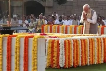PM मोदी ने महात्मा गांधी और लाल बहादुर शास्त्री को दी श्रद्धांजलि, पुष्पांजलि अर्पित की