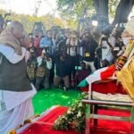 लोक सभा अध्यक्ष ने श्री शिवराज वी. पाटिल को पुष्पांजलि अर्पित की